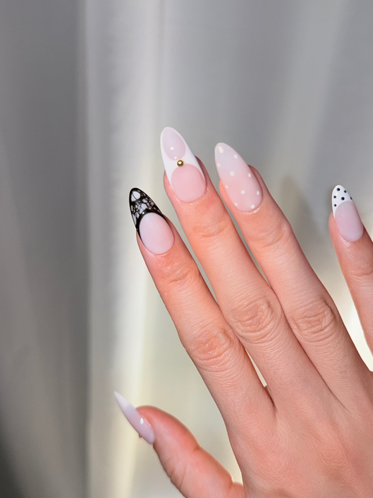 Parisienne Muse – Handmade Press-On Nails