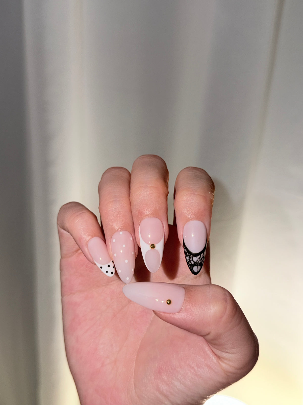Parisienne Muse – Handmade Press-On Nails